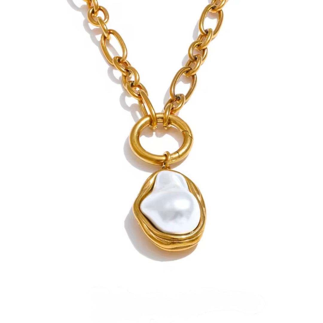 Vaness Pearl Necklace