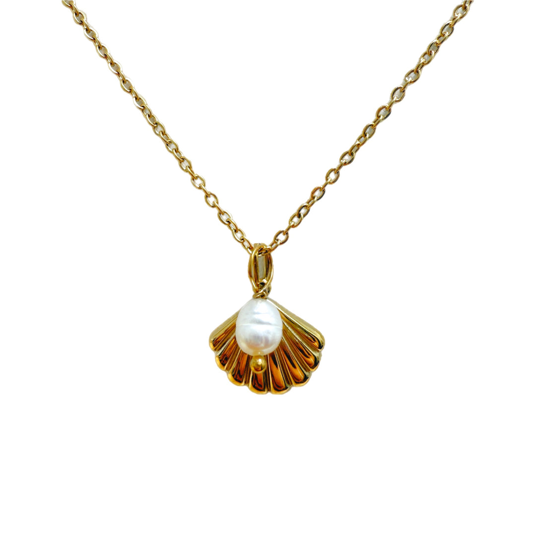 Coquillage and Pearl Necklace