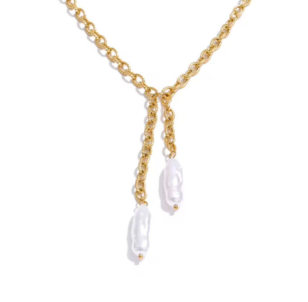 Capina Pearl Drop Necklace