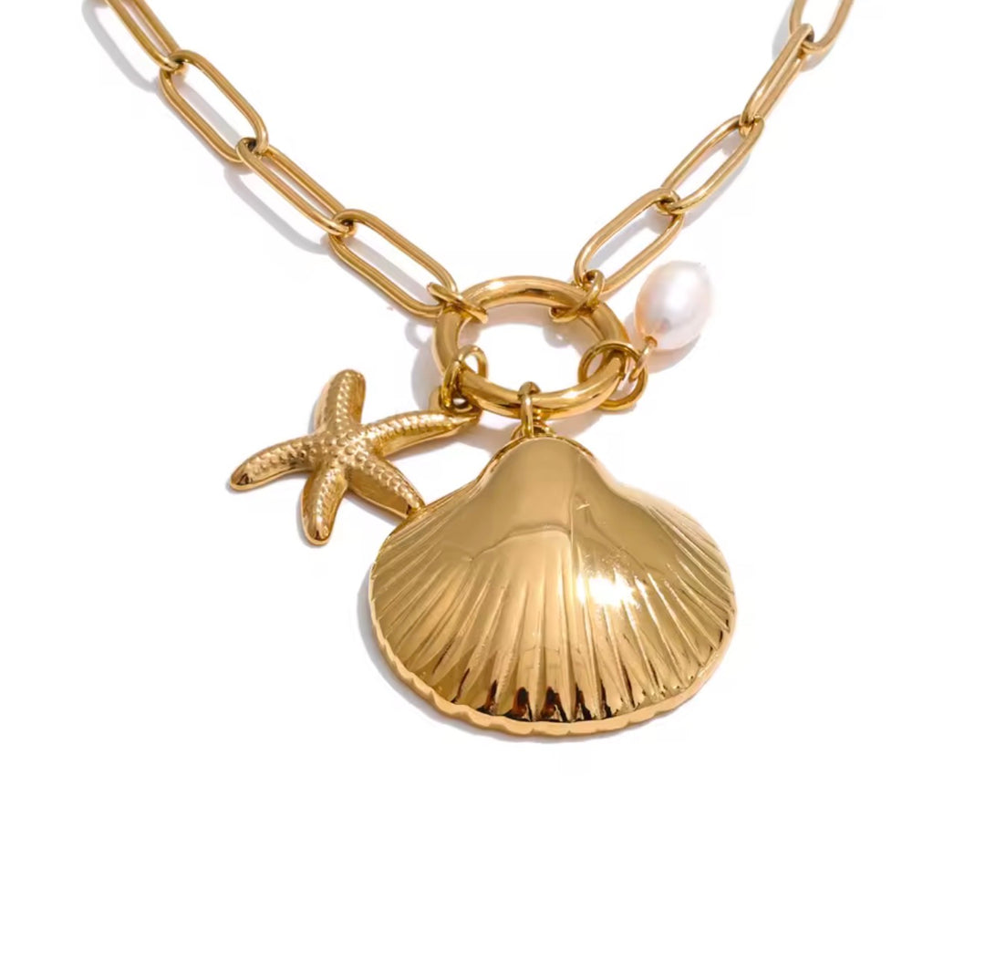 Shellia Paper Clip Necklace