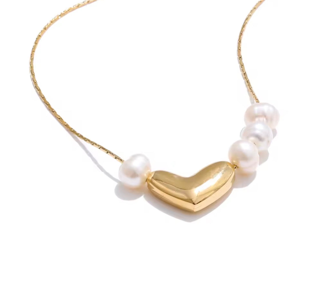 Mia Heart & Pearl Necklace