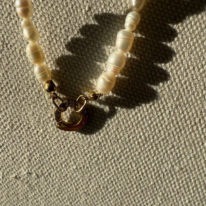 REBEKAH CARABINER & PEARL NECKLACE