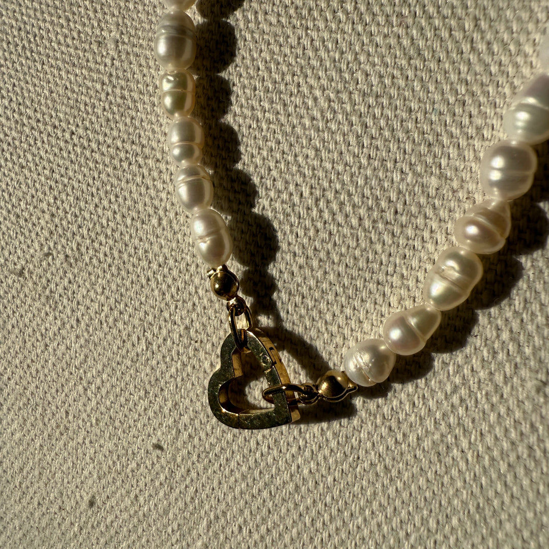 REBEKAH CARABINER & PEARL NECKLACE