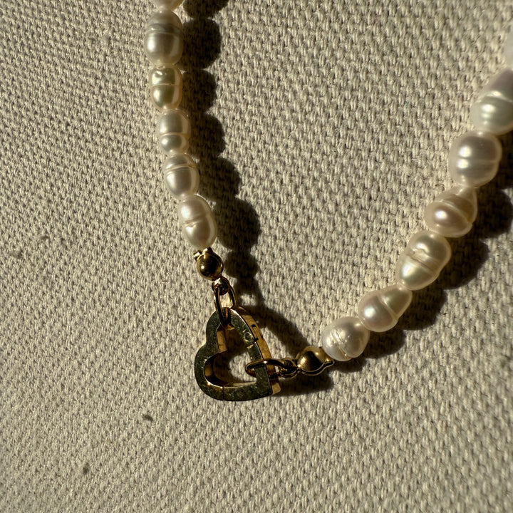 REBEKAH CARABINER & PEARL NECKLACE
