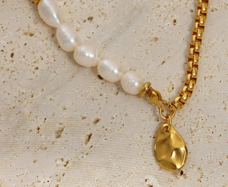 Kendra Pearl Necklace
